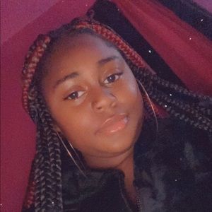 Meet your Posher, Karine